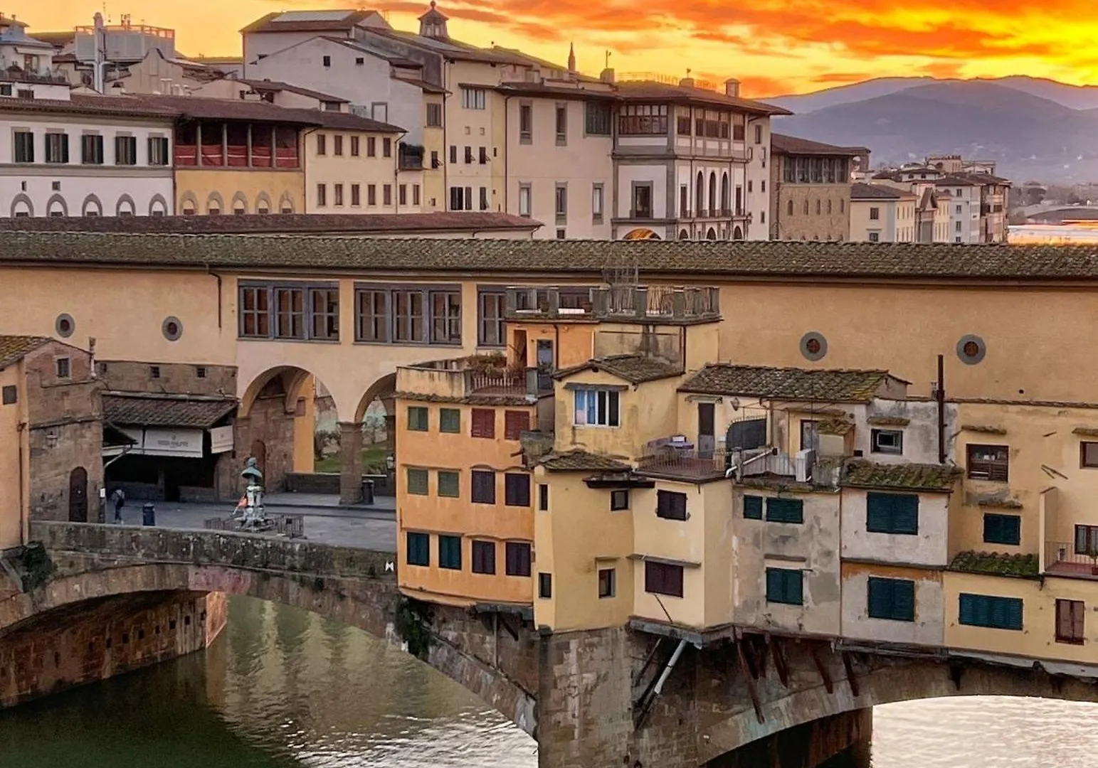 Ponte Vecchio View Luxury Apartment Florence