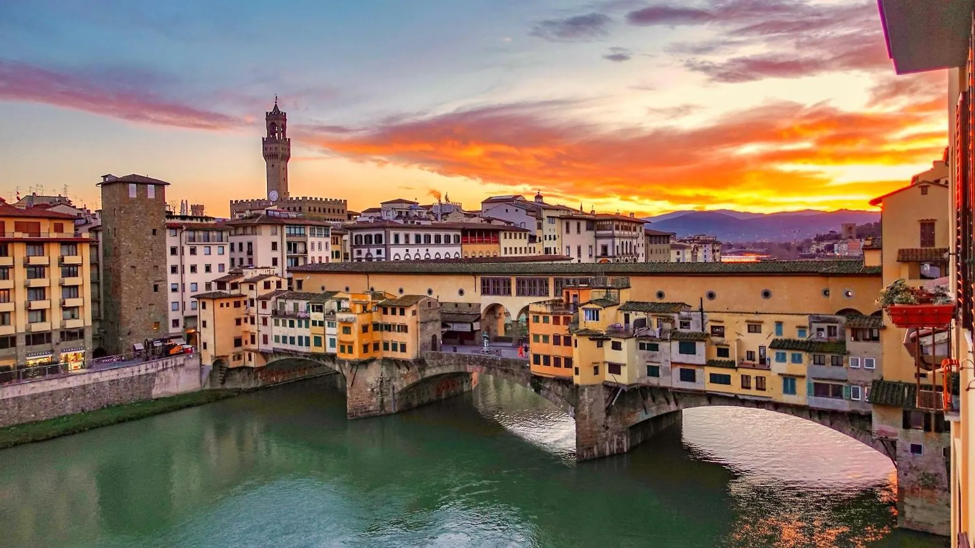 Ponte Vecchio View Luxury Apartment Florence Italy