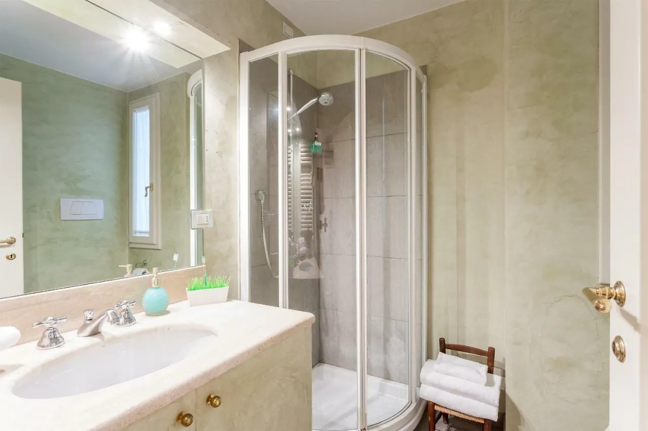 Ponte Vecchio View Luxury Apartment Florence Italy